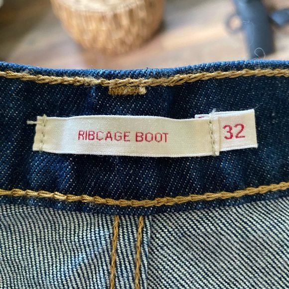 Levi’s Premium Ribcage Boot Cut Jeans: High Key  Dark Wash 32 - Picture 10 of 13